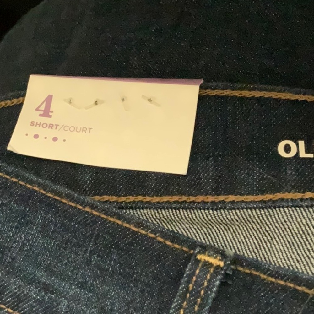 Old Navy mid rise dark wash jeans pants. Short court. Size 4. NWT - Picture 6 of 8